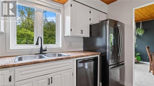 582742 9B Side Road, Chatsworth (Twp), ON - Indoor Photo Showing Kitchen With Double Sink