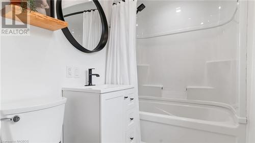 582742 9B Side Road, Chatsworth (Twp), ON - Indoor Photo Showing Bathroom