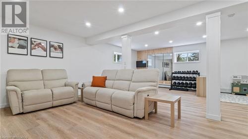 582742 9B Side Road, Chatsworth (Twp), ON - Indoor Photo Showing Living Room