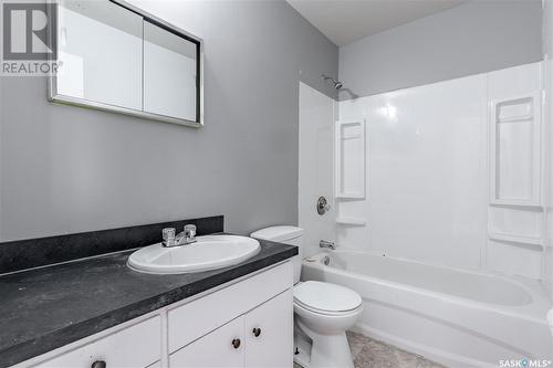 7124 Dewdney Avenue, Regina, SK - Indoor Photo Showing Bathroom