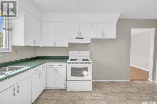 7124 Dewdney Avenue, Regina, SK - Indoor Photo Showing Kitchen