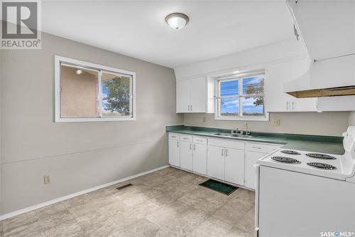 7124 Dewdney Avenue, Regina, SK - Indoor Photo Showing Kitchen With Double Sink