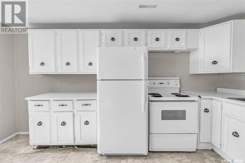 7124 Dewdney Avenue, Regina, SK - Indoor Photo Showing Kitchen