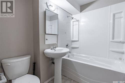 7124 Dewdney Avenue, Regina, SK - Indoor Photo Showing Bathroom