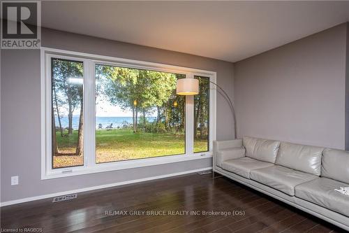 359326 Grey Road 15, Meaford, ON - Indoor Photo Showing Living Room