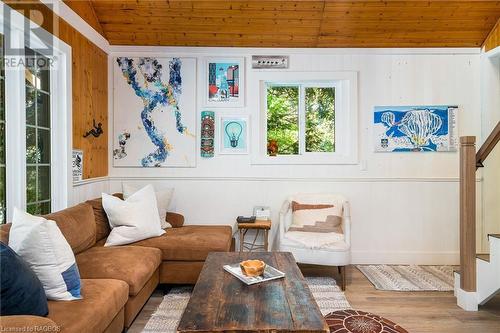 222 Pellisier Street, Eugenia, ON - Indoor Photo Showing Living Room