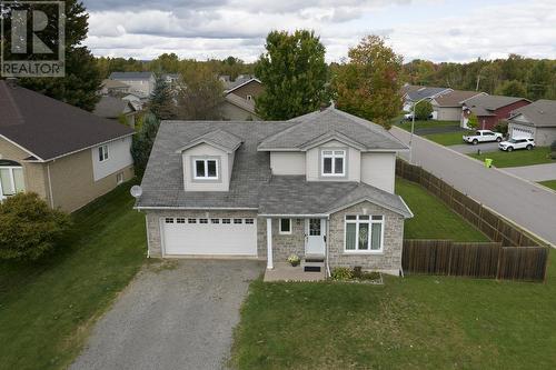 18 Queensgate Blvd, Sault Ste. Marie, ON - Outdoor With Facade