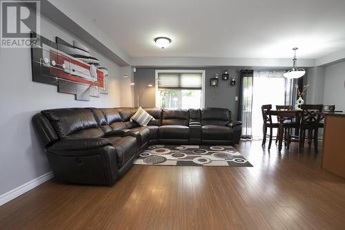 18 Queensgate Blvd, Sault Ste. Marie, ON - Indoor Photo Showing Living Room