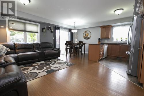 18 Queensgate Blvd, Sault Ste. Marie, ON - Indoor Photo Showing Living Room