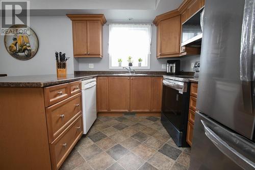 18 Queensgate Blvd, Sault Ste. Marie, ON - Indoor Photo Showing Kitchen