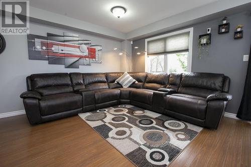 18 Queensgate Blvd, Sault Ste. Marie, ON - Indoor Photo Showing Living Room