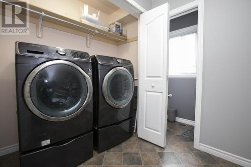 18 Queensgate Blvd, Sault Ste. Marie, ON - Indoor Photo Showing Laundry Room