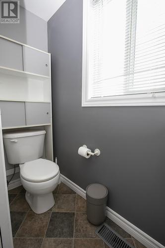 18 Queensgate Blvd, Sault Ste. Marie, ON - Indoor Photo Showing Bathroom