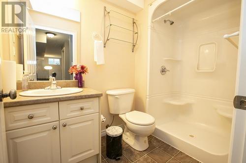 18 Queensgate Blvd, Sault Ste. Marie, ON - Indoor Photo Showing Bathroom