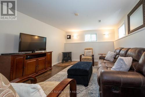 112 Albert Street, Alnwick/Haldimand, ON - Indoor Photo Showing Living Room