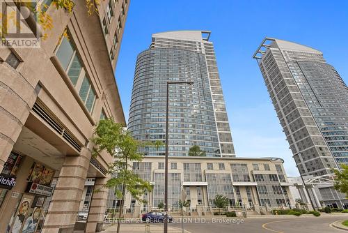 812 - 36 Lee Centre Drive, Toronto, ON - Outdoor With Facade