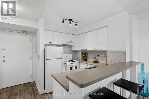 812 - 36 Lee Centre Drive, Toronto, ON - Indoor Photo Showing Kitchen