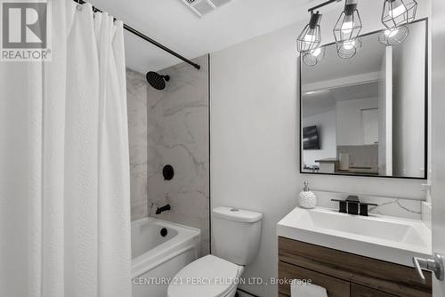 812 - 36 Lee Centre Drive, Toronto, ON - Indoor Photo Showing Bathroom