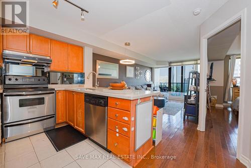 1412 - 1 Elm Drive W, Mississauga, ON - Indoor Photo Showing Kitchen