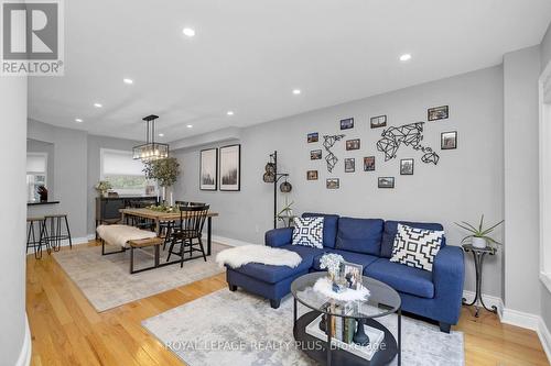 69 Birchway Place, Halton Hills, ON - Indoor Photo Showing Living Room