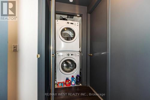 1705 - 10 Park Lawn Road, Toronto, ON - Indoor Photo Showing Laundry Room