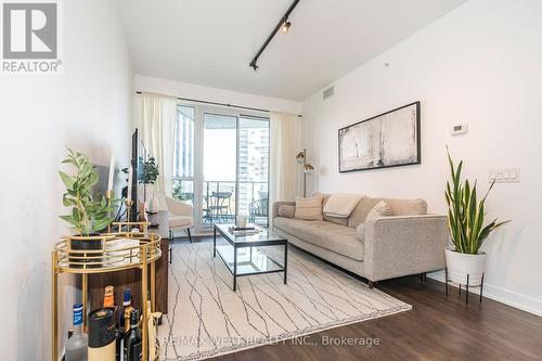 1705 - 10 Park Lawn Road, Toronto, ON - Indoor Photo Showing Living Room