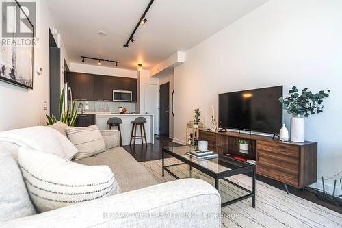 1705 - 10 Park Lawn Road, Toronto, ON - Indoor Photo Showing Living Room