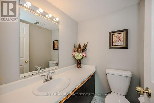 104 - 1071 Queens Avenue, Oakville, ON - Indoor Photo Showing Bathroom