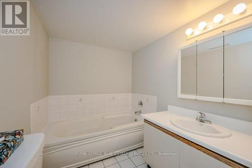 104 - 1071 Queens Avenue, Oakville, ON - Indoor Photo Showing Bathroom