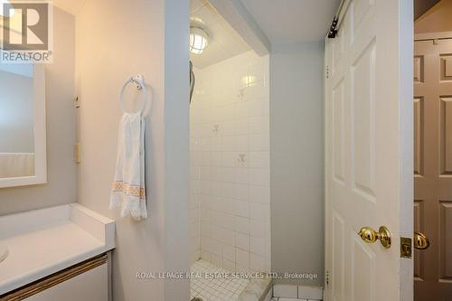 104 - 1071 Queens Avenue, Oakville, ON - Indoor Photo Showing Bathroom