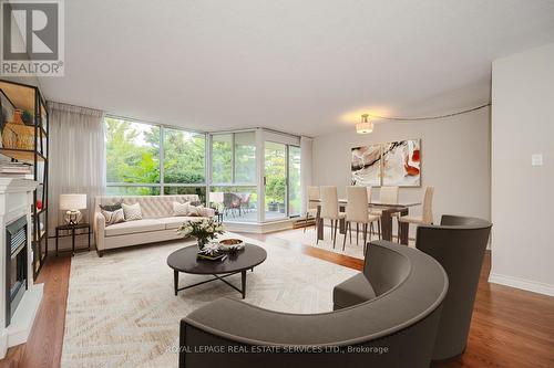 104 - 1071 Queens Avenue, Oakville, ON - Indoor Photo Showing Living Room