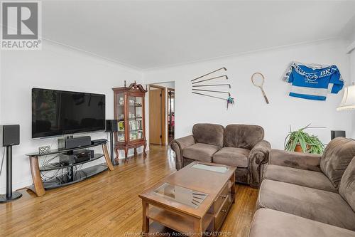 434 Bertha Avenue, Windsor, ON - Indoor Photo Showing Living Room