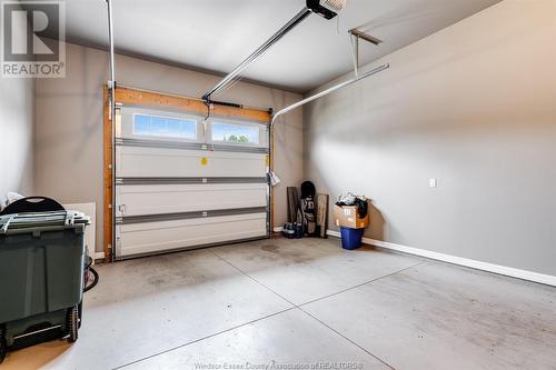 1983 Ethan Court, Windsor, ON - Indoor Photo Showing Garage