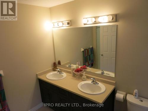 77 Oakes Crescent, Guelph, ON - Indoor Photo Showing Bathroom