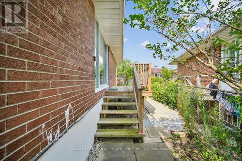 146 Cass Avenue, Toronto, ON - Outdoor