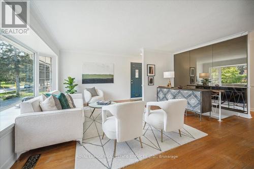 146 Cass Avenue, Toronto, ON - Indoor Photo Showing Living Room