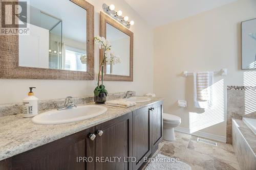 762 Grand Ridge Avenue, Oshawa, ON - Indoor Photo Showing Bathroom