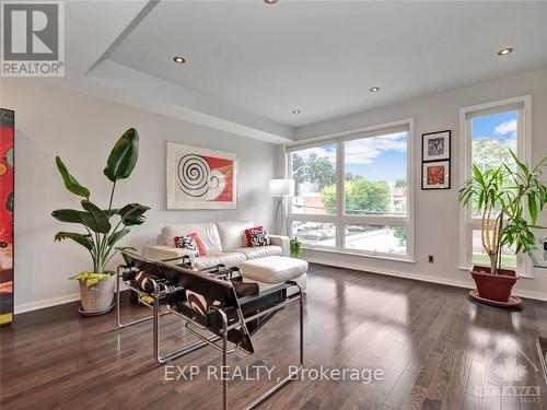 129A Cartier Street, Ottawa, ON - Indoor Photo Showing Living Room