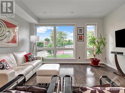 129A Cartier Street, Ottawa, ON - Indoor Photo Showing Living Room