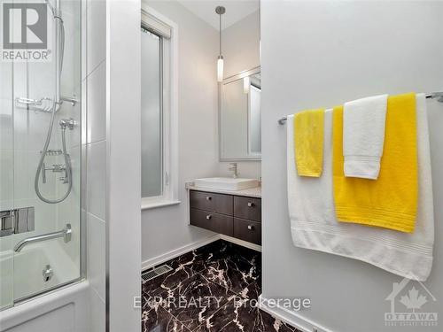 129A Cartier Street, Ottawa, ON - Indoor Photo Showing Bathroom