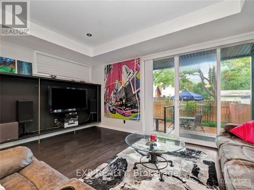 129A Cartier Street, Ottawa, ON - Indoor Photo Showing Living Room