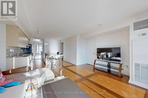 1209 - 33 Singer Court, Toronto, ON - Indoor Photo Showing Living Room