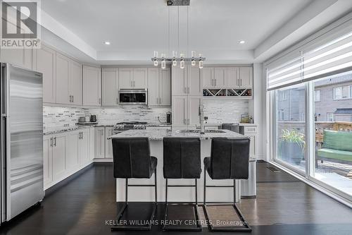 57 Clifford Fairbarn Drive, East Gwillimbury, ON - Indoor Photo Showing Kitchen With Upgraded Kitchen