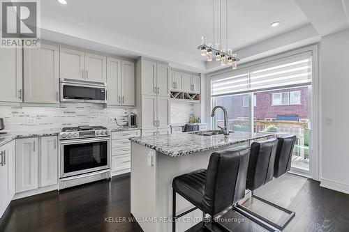 57 Clifford Fairbarn Drive, East Gwillimbury, ON - Indoor Photo Showing Kitchen With Upgraded Kitchen