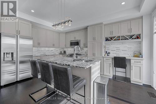 57 Clifford Fairbarn Drive, East Gwillimbury, ON - Indoor Photo Showing Kitchen With Upgraded Kitchen