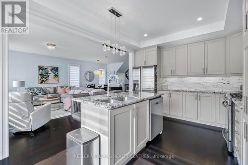 57 Clifford Fairbarn Drive, East Gwillimbury, ON - Indoor Photo Showing Kitchen With Upgraded Kitchen