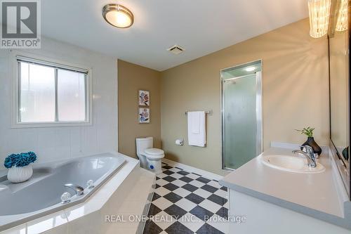 2303 Hilltop Lane, Oakville, ON - Indoor Photo Showing Bathroom