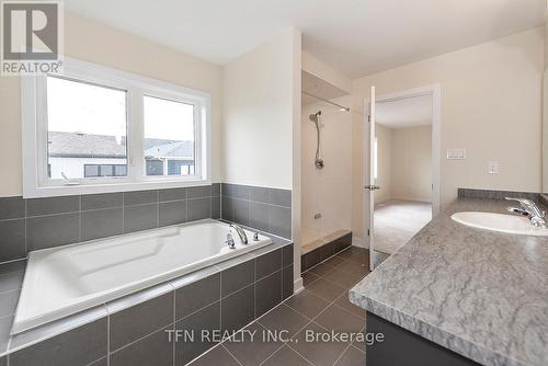 224 Eastbridge Avenue, Welland, ON - Indoor Photo Showing Bathroom