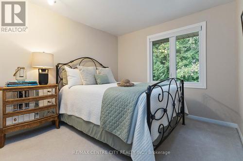 51 Camden Place, London, ON - Indoor Photo Showing Bedroom