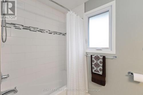 51 Camden Place, London, ON - Indoor Photo Showing Bathroom